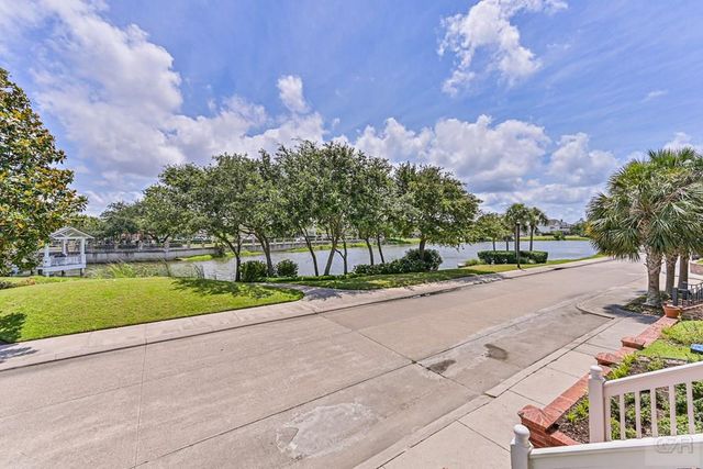 2 Compass Circle, Galveston, TX 77554