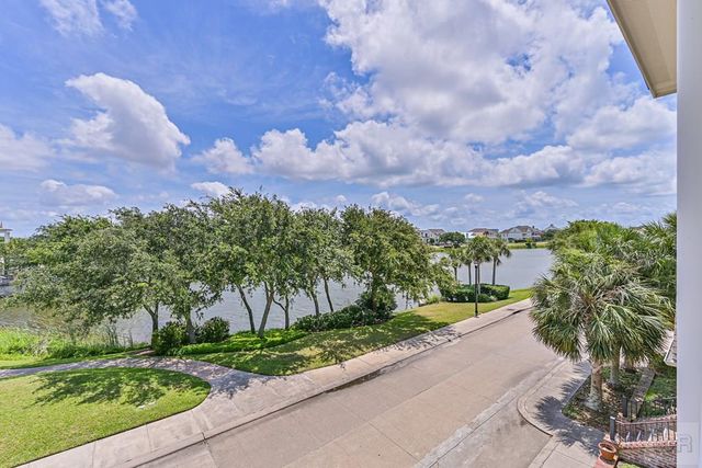 2 Compass Circle, Galveston, TX 77554