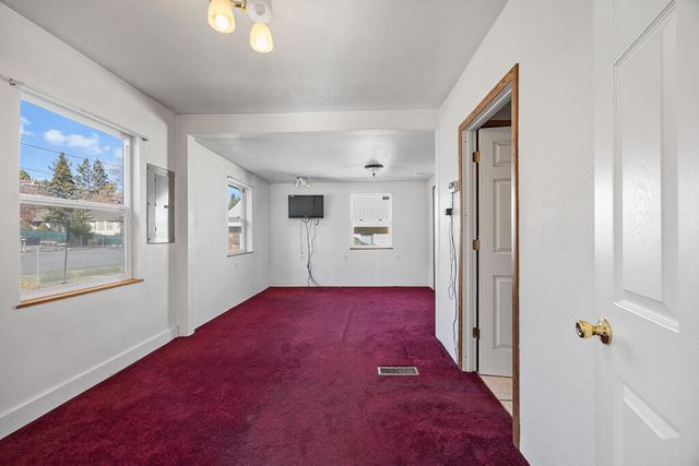 1821 Lancaster Avenue, Klamath Falls, OR 97601