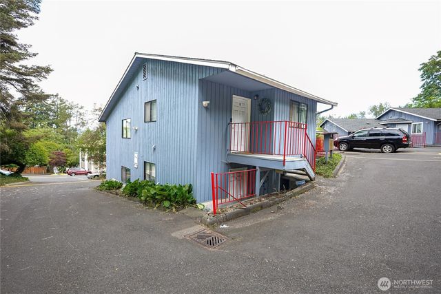 108 Kensington Avenue SW, Kent, WA 98030
