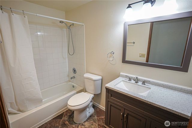 108 Kensington Avenue SW, Kent, WA 98030