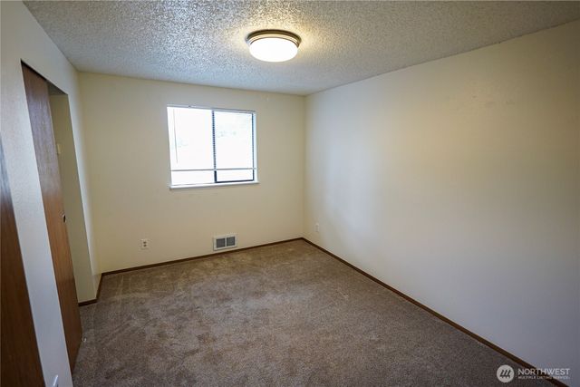 108 Kensington Avenue SW, Kent, WA 98030