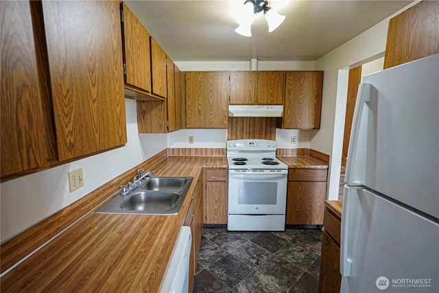 108 Kensington Avenue SW, Kent, WA 98030