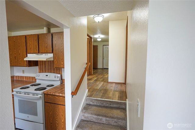 108 Kensington Avenue SW, Kent, WA 98030