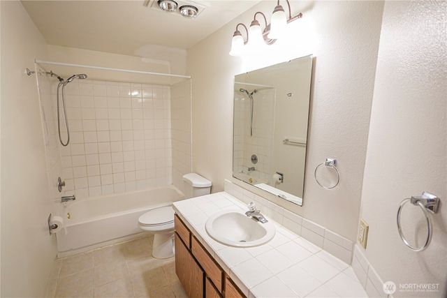 108 Kensington Avenue SW, Kent, WA 98030