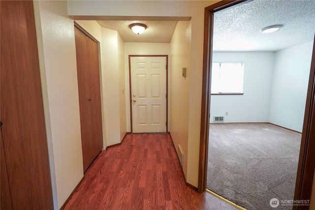 108 Kensington Avenue SW, Kent, WA 98030