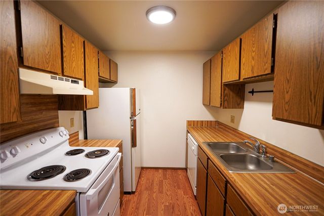 108 Kensington Avenue SW, Kent, WA 98030