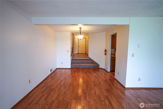 108 Kensington Avenue SW, Kent, WA 98030