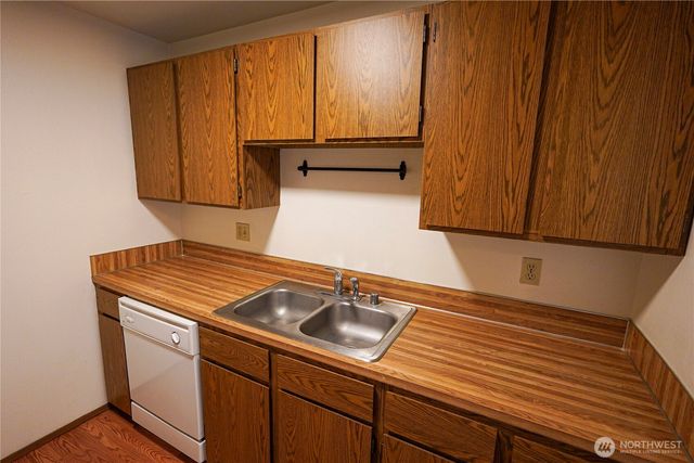 108 Kensington Avenue SW, Kent, WA 98030
