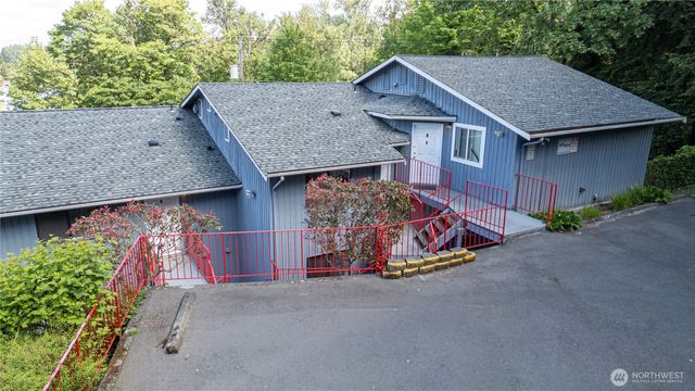 108 Kensington Avenue SW, Kent, WA 98030