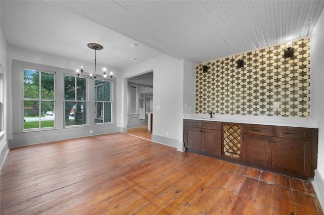 1222 W Hopkins ST, San Marcos, TX 78666