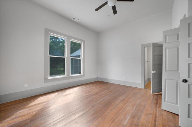 1222 W Hopkins ST, San Marcos, TX 78666