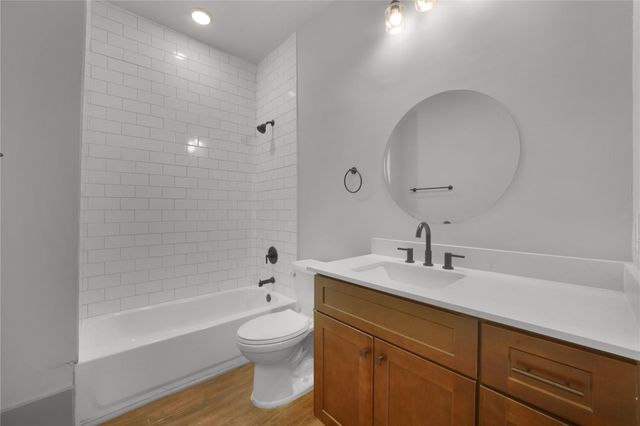 1222 W Hopkins ST, San Marcos, TX 78666
