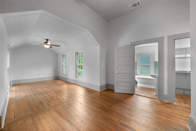 1222 W Hopkins ST, San Marcos, TX 78666