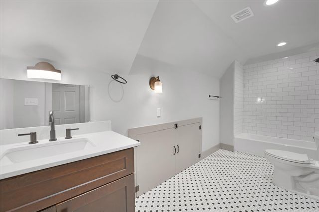 1222 W Hopkins ST, San Marcos, TX 78666
