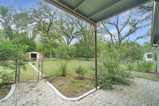 1222 W Hopkins ST, San Marcos, TX 78666