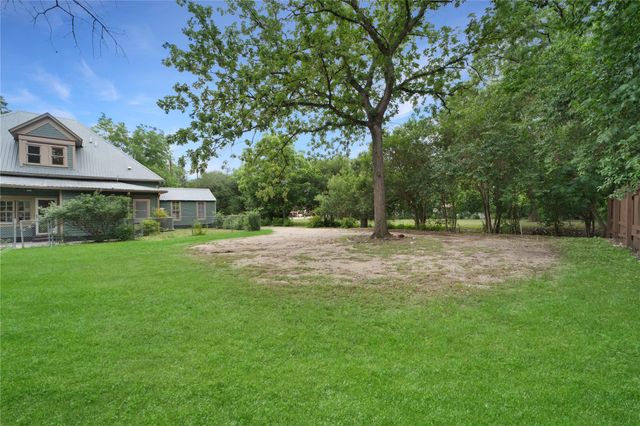 1222 W Hopkins ST, San Marcos, TX 78666