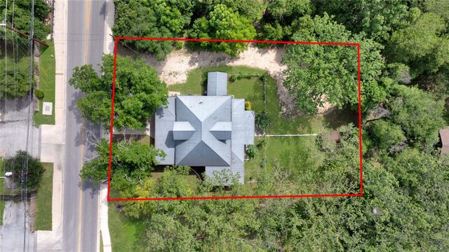 1222 W Hopkins ST, San Marcos, TX 78666