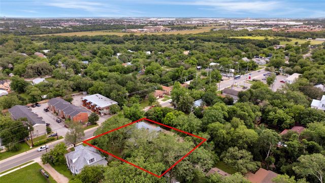 1222 W Hopkins ST, San Marcos, TX 78666