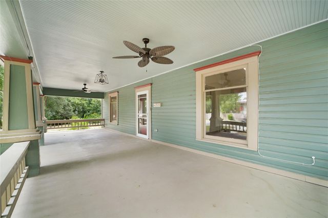 1222 W Hopkins ST, San Marcos, TX 78666