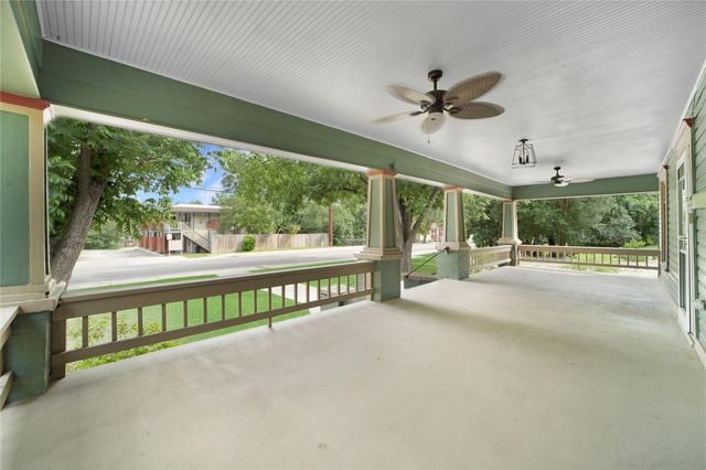 1222 W Hopkins ST, San Marcos, TX 78666