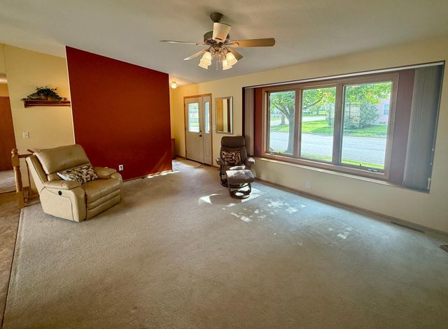 510 Ash Avenue, Bird Island, MN 55310