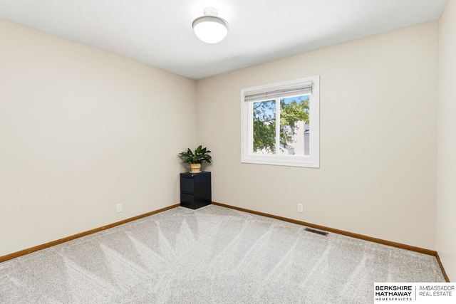 9609 S 9th Street, Bellevue, NE 68147