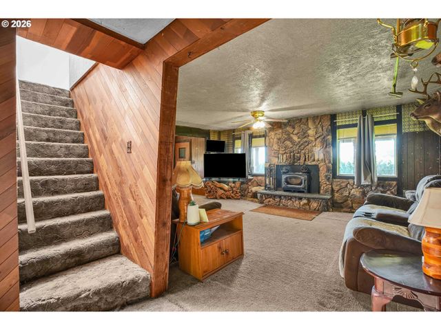 70896 NEER CITY Rd, Rainier, OR 97048