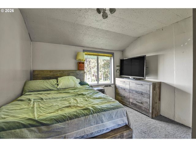 70896 NEER CITY Rd, Rainier, OR 97048