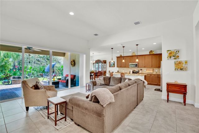 393 11th Square SW, Vero Beach, FL 32962