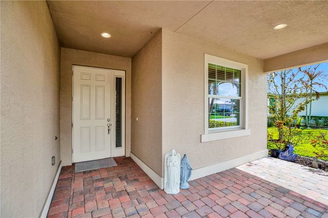 393 11th Square SW, Vero Beach, FL 32962