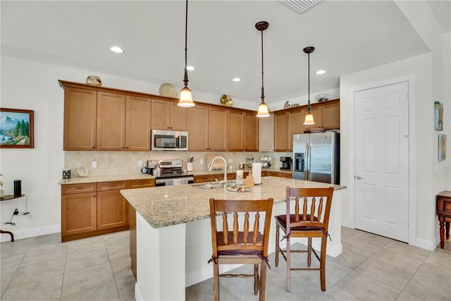 393 11th Square SW, Vero Beach, FL 32962