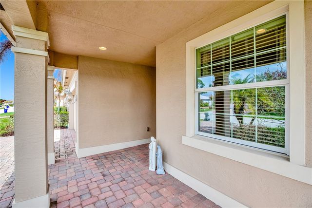 393 11th Square SW, Vero Beach, FL 32962