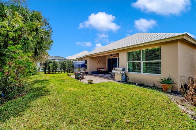 393 11th Square SW, Vero Beach, FL 32962