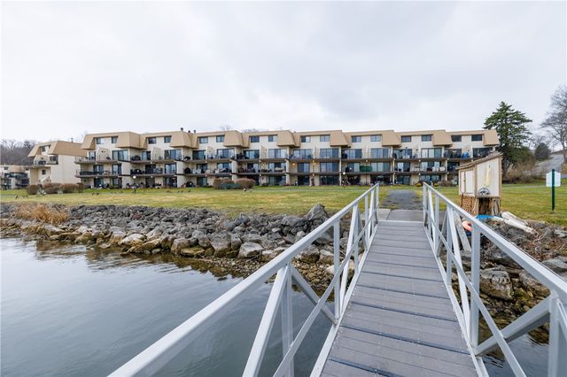 206 Bay Village Drive, Irondequoit, NY 14609