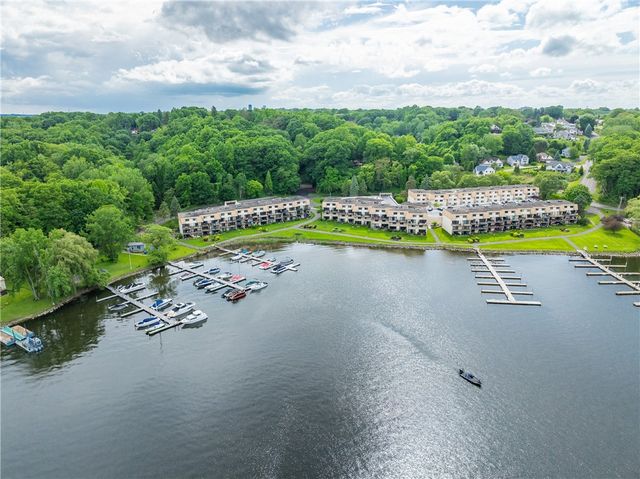 206 Bay Village Drive, Irondequoit, NY 14609