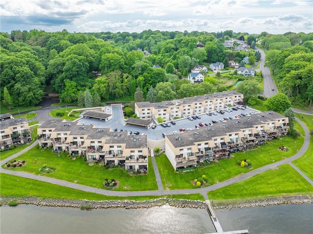 206 Bay Village Drive, Irondequoit, NY 14609