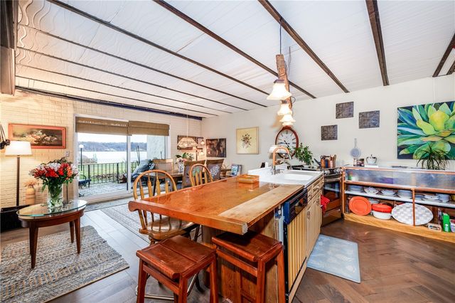 206 Bay Village Drive, Irondequoit, NY 14609