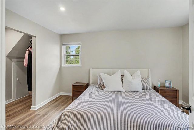 1337 Osborn Lake Drive, Brighton, MI 48114