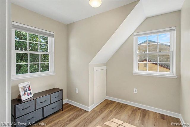1337 Osborn Lake Drive, Brighton, MI 48114