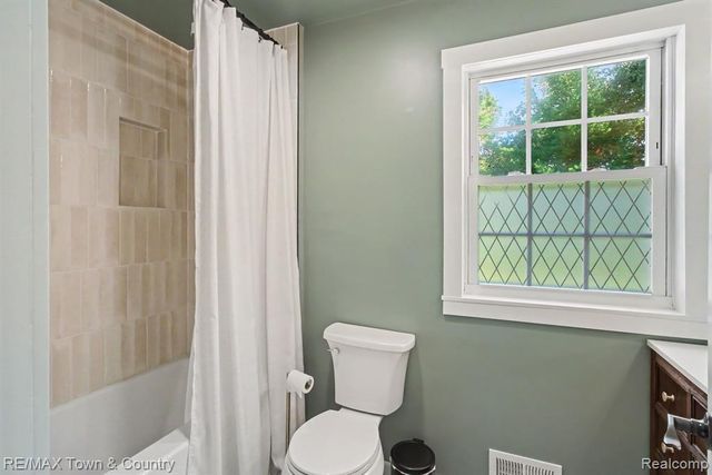 1337 Osborn Lake Drive, Brighton, MI 48114