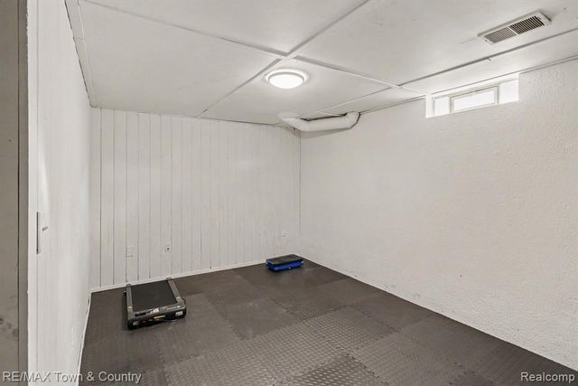 1337 Osborn Lake Drive, Brighton, MI 48114