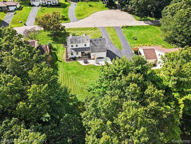 1337 Osborn Lake Drive, Brighton, MI 48114