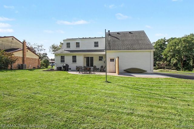 1337 Osborn Lake Drive, Brighton, MI 48114