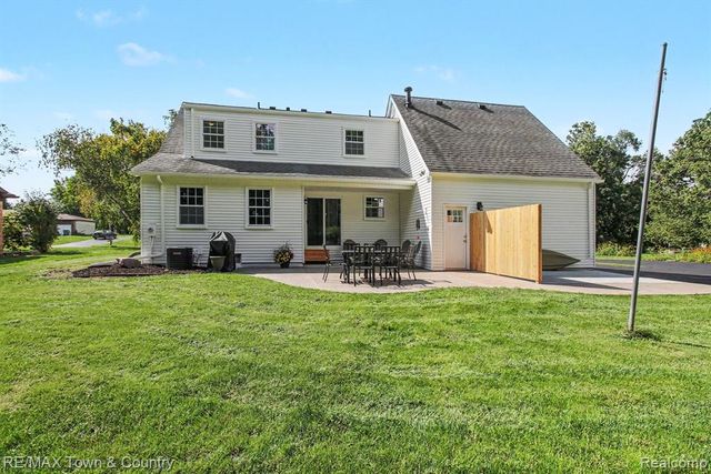 1337 Osborn Lake Drive, Brighton, MI 48114