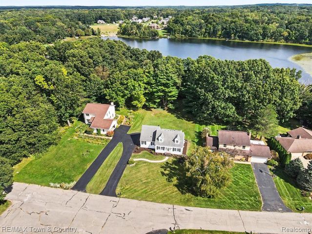 1337 Osborn Lake Drive, Brighton, MI 48114