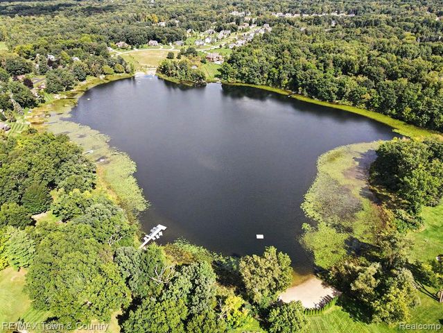 1337 Osborn Lake Drive, Brighton, MI 48114