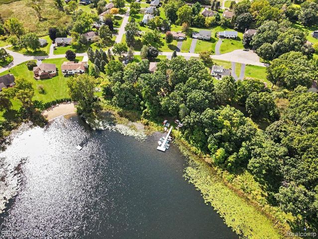 1337 Osborn Lake Drive, Brighton, MI 48114