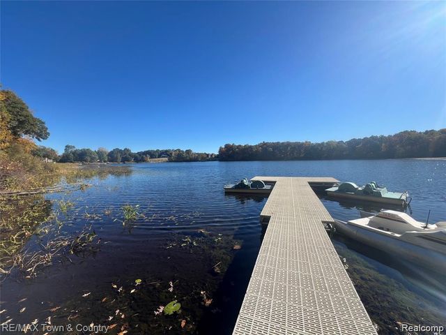 1337 Osborn Lake Drive, Brighton, MI 48114