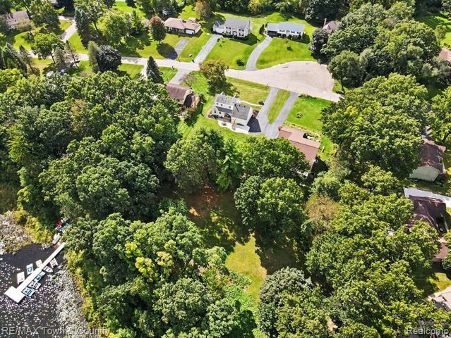 1337 Osborn Lake Drive, Brighton, MI 48114